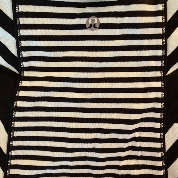 Lululemon mint green and black workout top - Picture 5 of 6